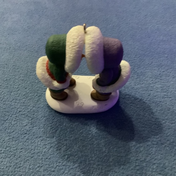 1999 Hallmark ornament, Eskimos Rubbing Noses - Picture 4 of 5